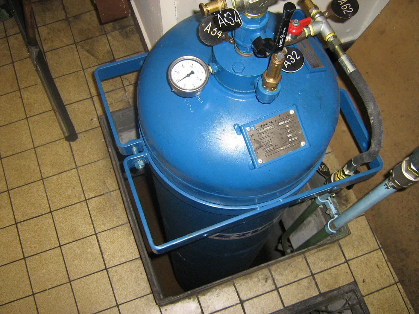 Steel air reservoir tank