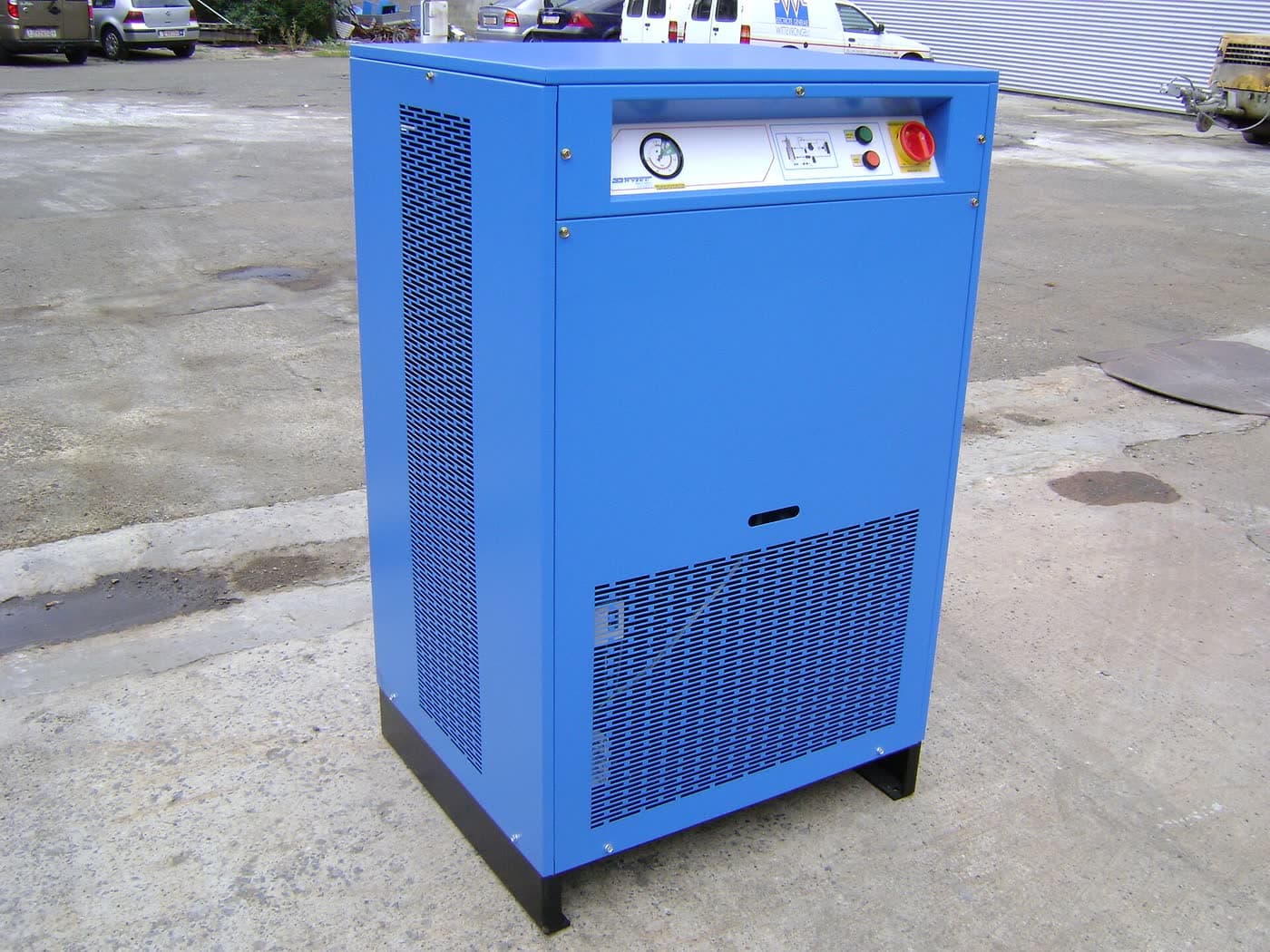Air dryer unit with desiccant cartridge