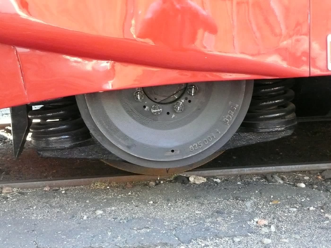 Automatic slack adjuster on S-cam brake