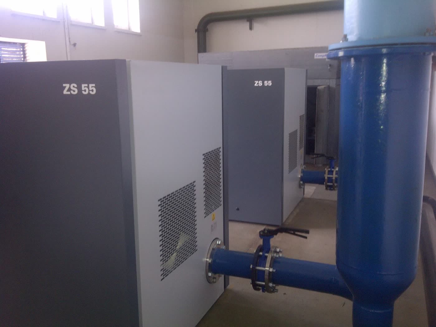 Rotary screw air compressor package